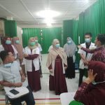 Read more about the article Mahasiswa STIKESMU sedang melaksanakan kegiatan praktek mandiri di laboratorium STIKESMU Lhokseumawe.