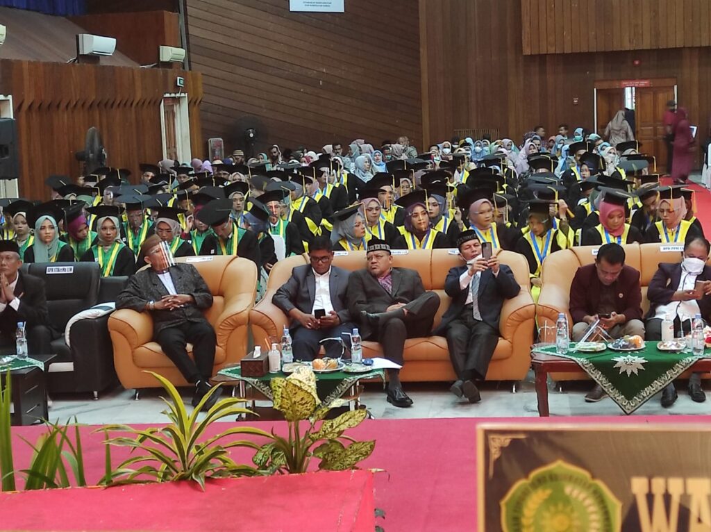 Ketua STIKesMu kepada 386 wisudawan/i Prodi Profesi Ners, Sarjana Keperawatan dan D-3 Keperawatan